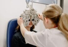 Okulista czy optometrysta? Do kogo udać się na badanie w zależności od objawów
